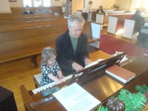 Nevaeh practices a duet with Sepp!
